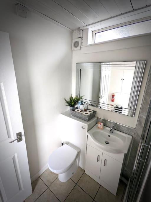Cosy 2-Bedroom House In Leith Эдинбург Экстерьер фото